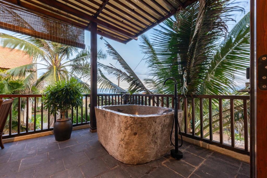 Sun Village Resort Phú Yên - Thiên Đường Nghỉ Dưỡng 2 Chiến lược mùa vụ giúp resort không chỉ tối đa hóa doanh thu giai đoạn đông khách mà còn duy trì dòng tiền ổn định trong các tháng thấp điểm